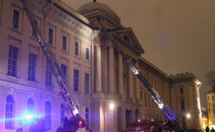 Пожар произошел в здании питерской Академии художеств